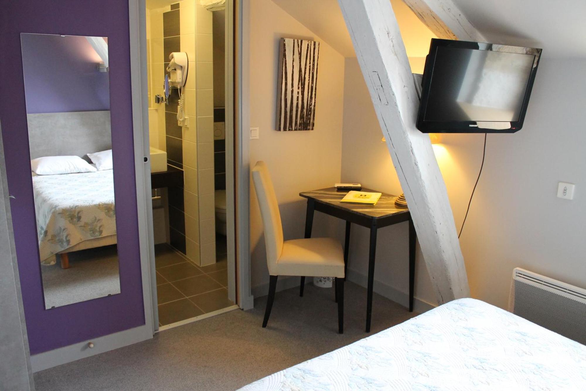 Logis Hotels- Auberge De La Tour - Hotel Et Restaurant Sauzet  Zimmer foto